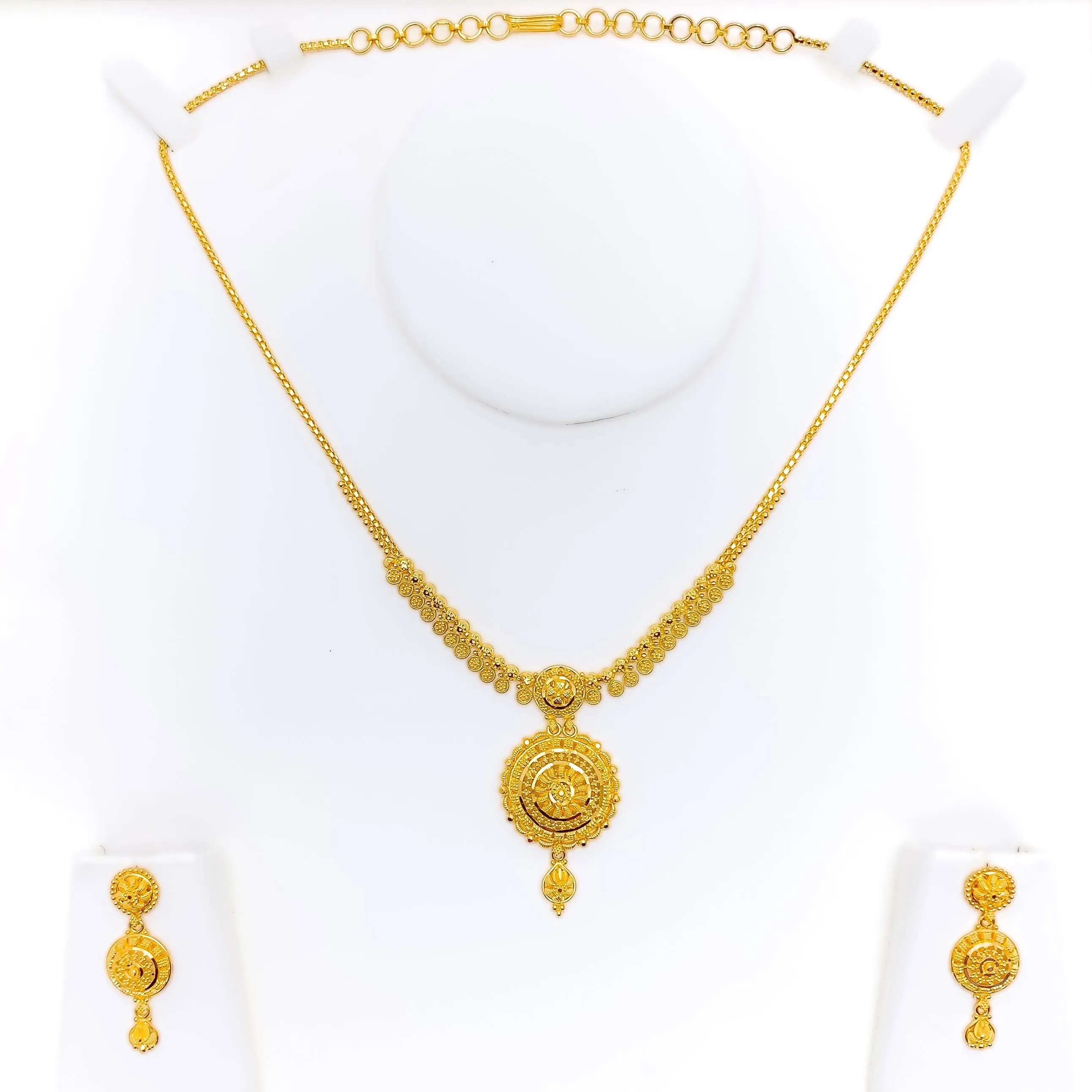 Artistic Impeccable 22k Gold Necklace Set