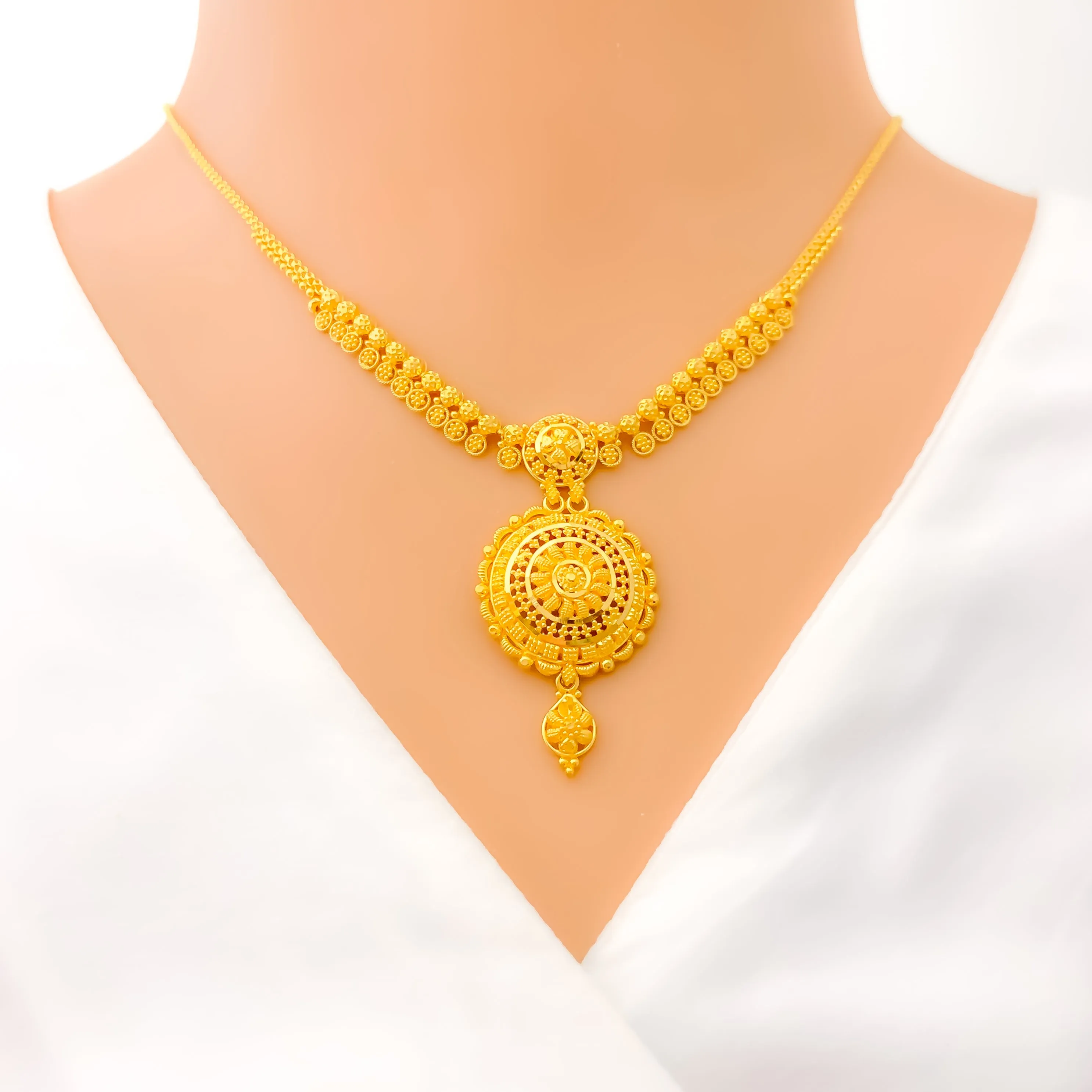 Artistic Impeccable 22k Gold Necklace Set