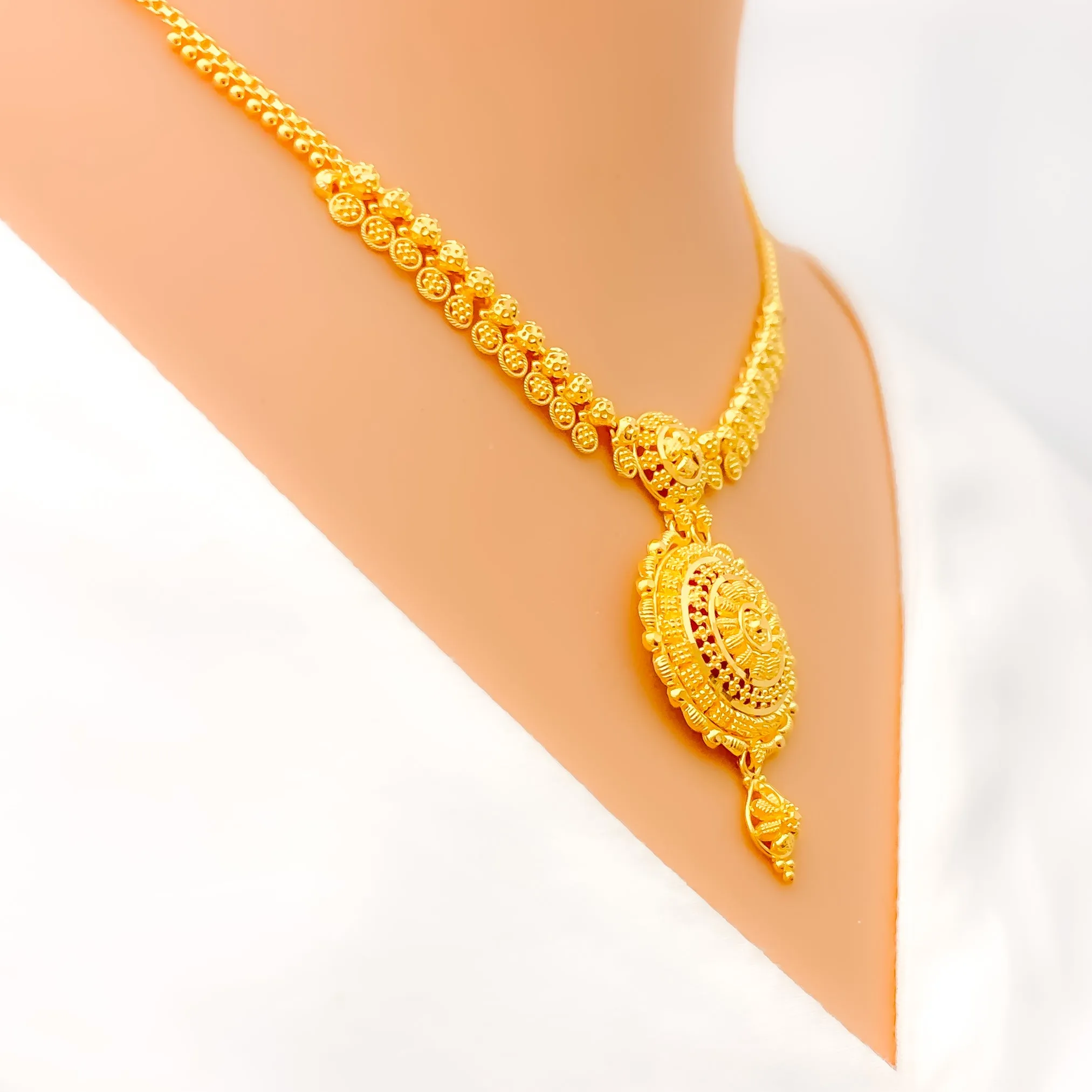 Artistic Impeccable 22k Gold Necklace Set