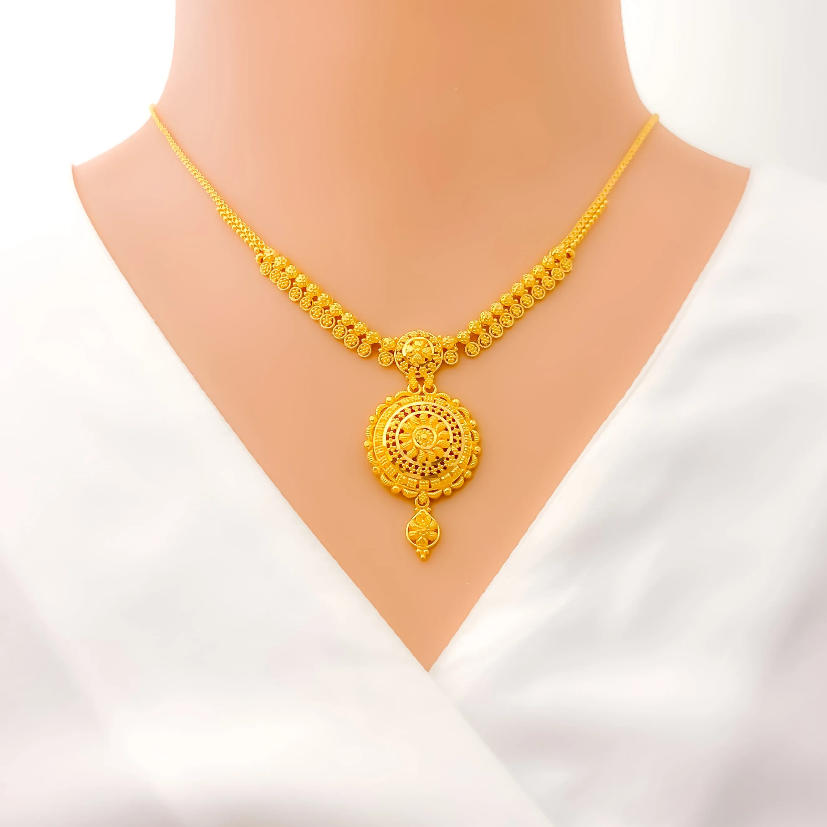 Artistic Impeccable 22k Gold Necklace Set