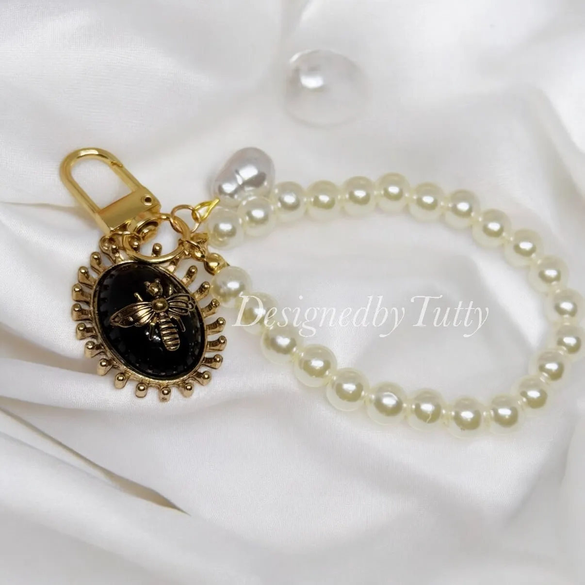 Bee pendant keychain | faux pearl| bag charm