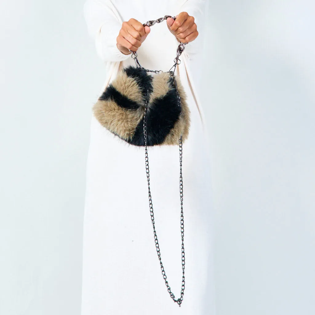 Round faux fur bag with chain handle wholesale