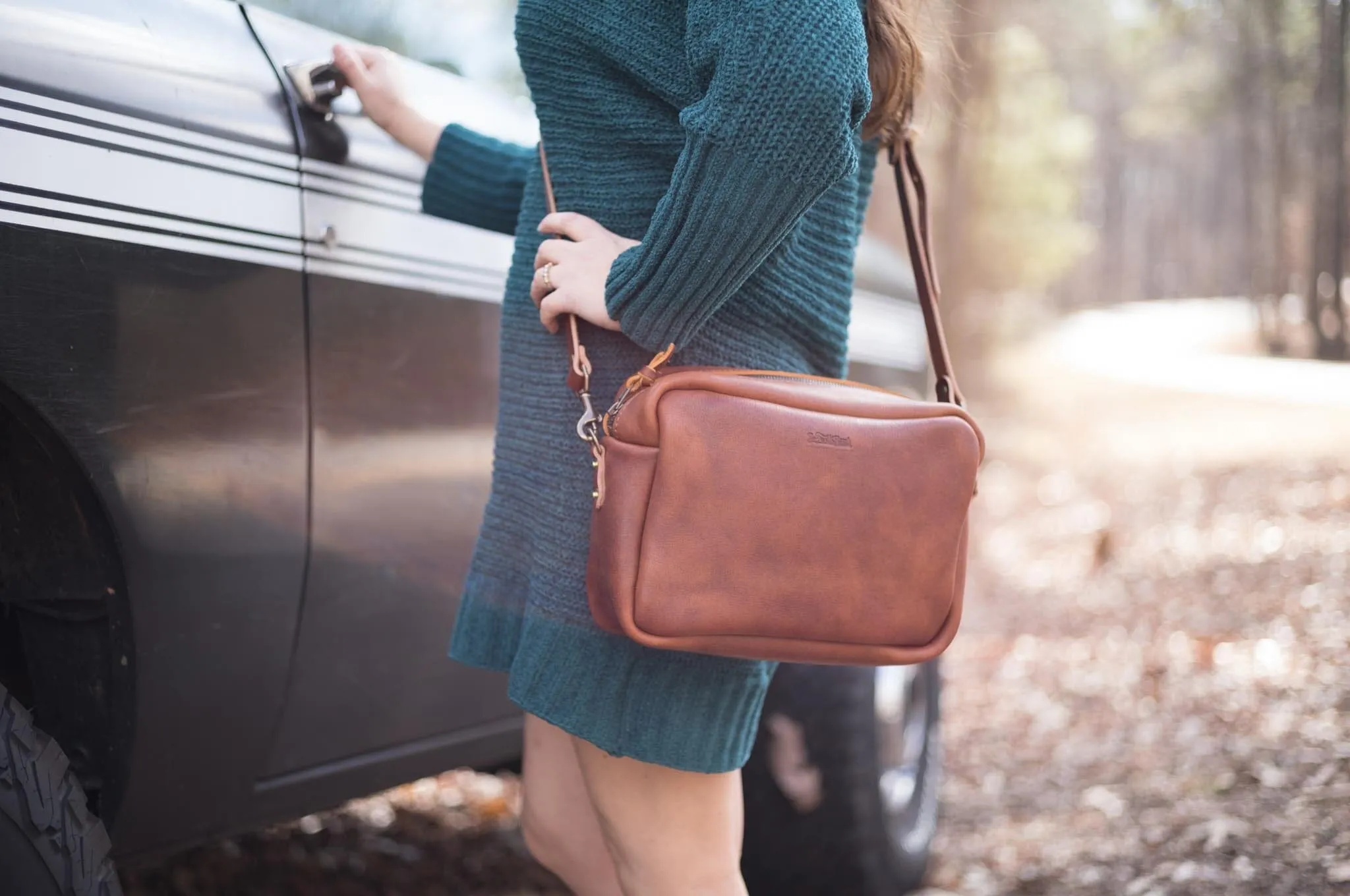 SARAH LEATHER CROSSBODY - MEDIUM - TANGERINE BISON